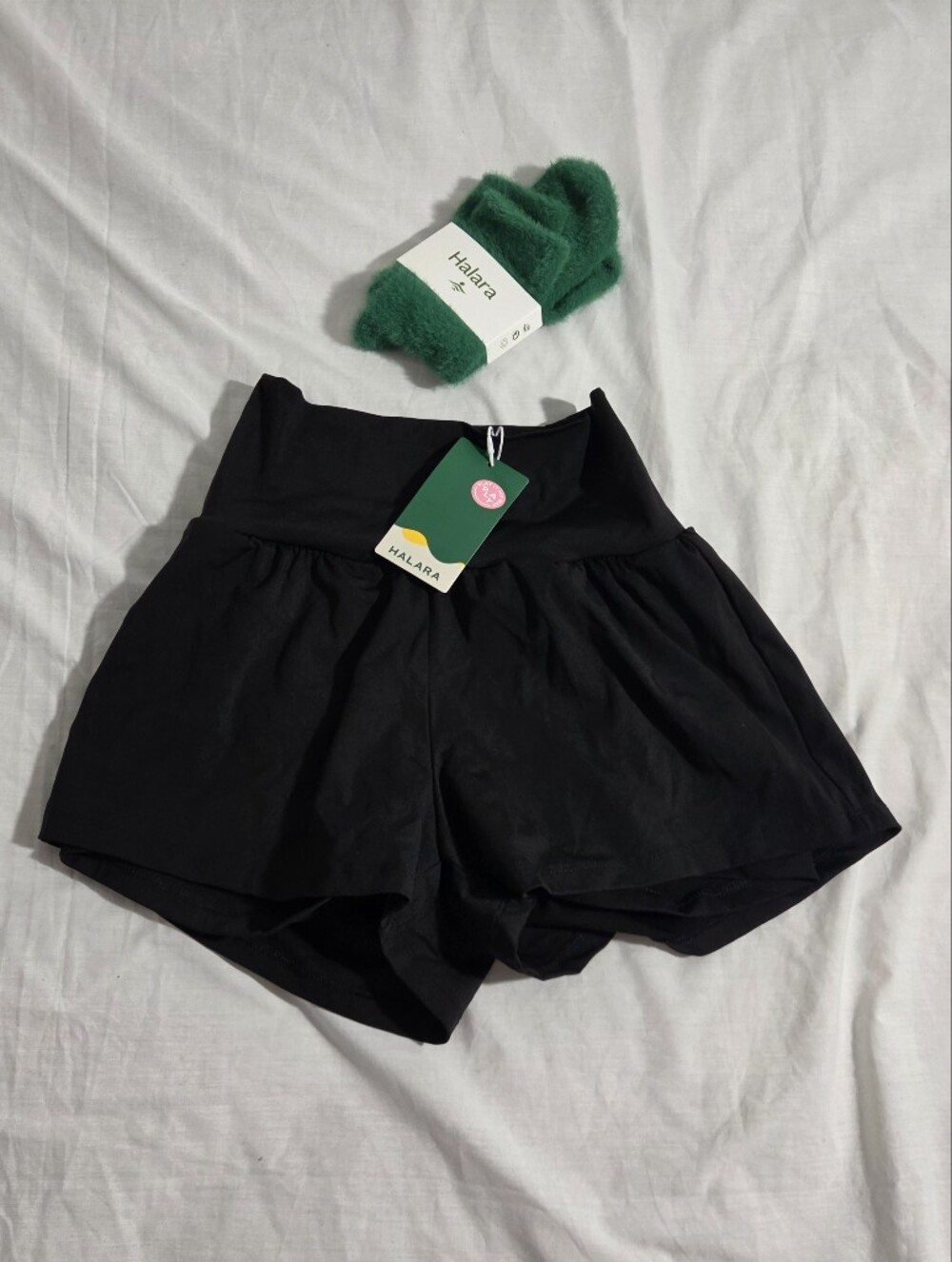NWT Halara 2-in-1 Flowy Shorts & Fuzzy Green Socks Bundle Set